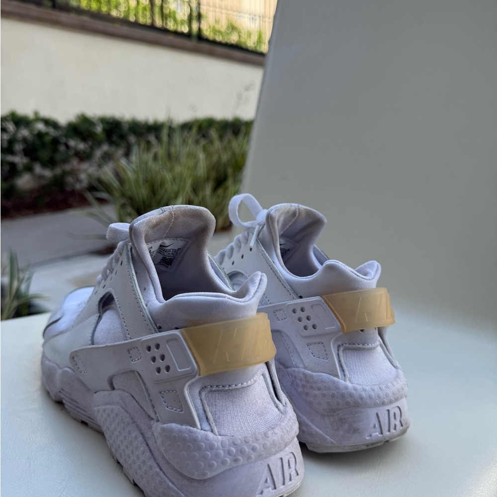 Nike White Women's Sneakers - Picture 3 of 3